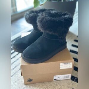 UGG Cathie Suede Genuine Sheepskin Lined Short Boots / SZ5
